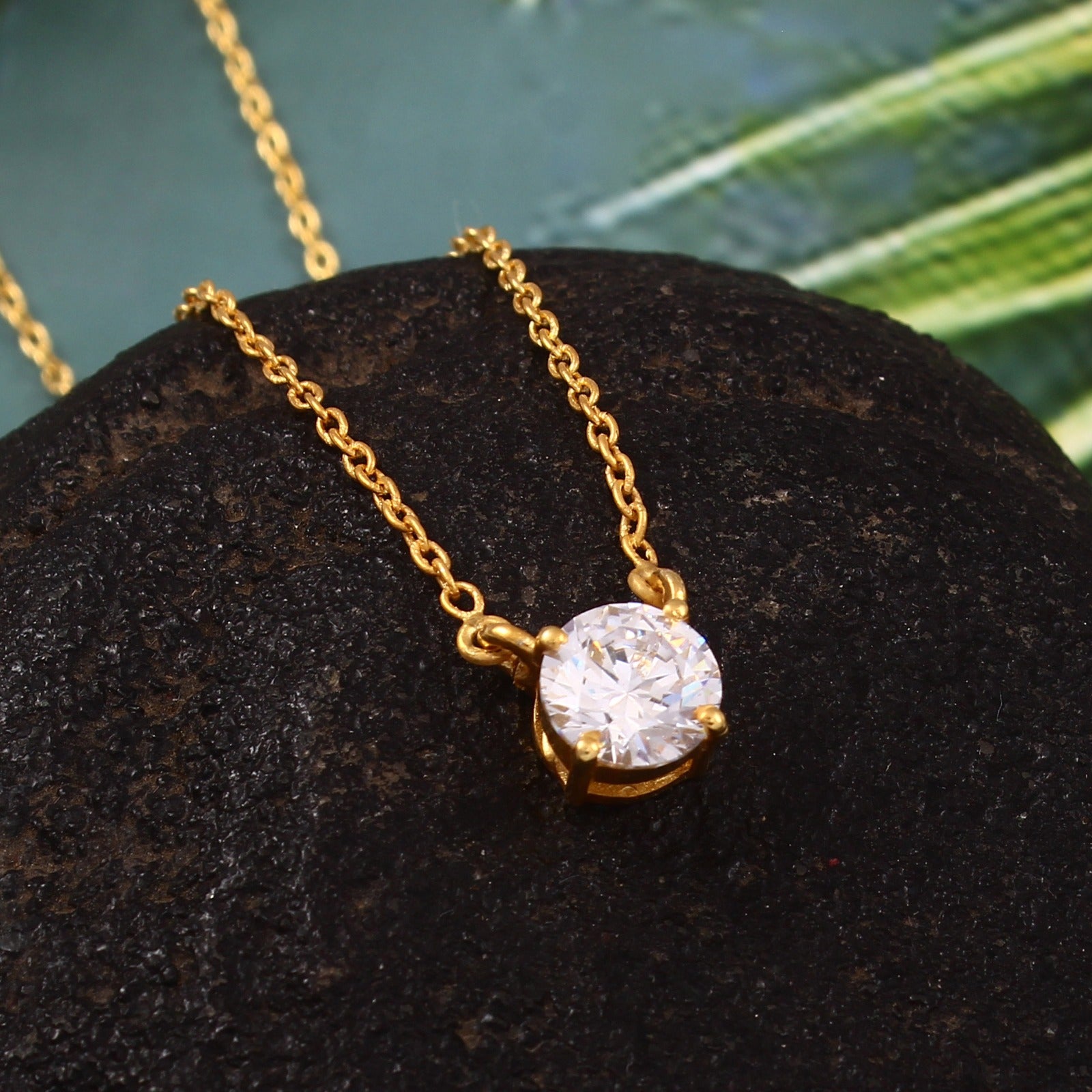 Luxureen Zircon Pendant